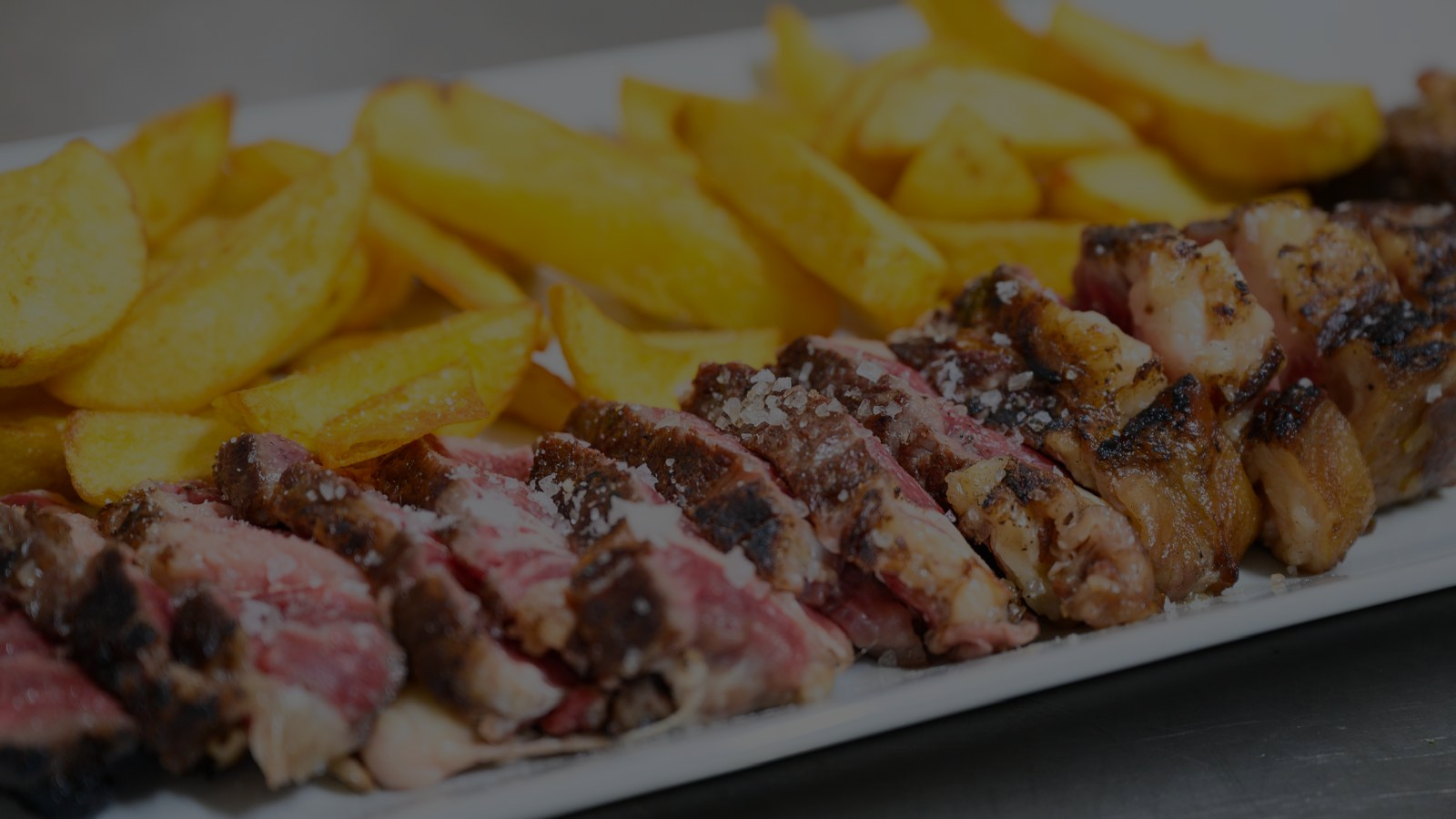 Chuletón a la brasa con patatas en Asador Basanta, asador en Algorta Getxo Bizkaia